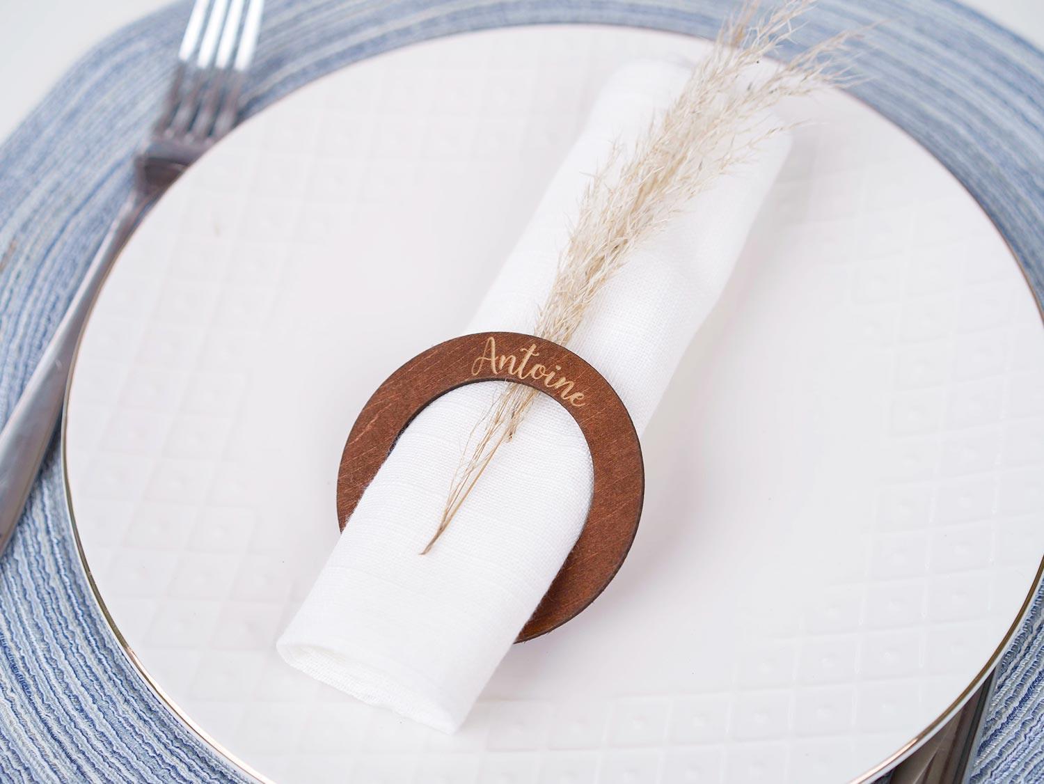Marque place en bois, Nom de table personnalisé, Cercle