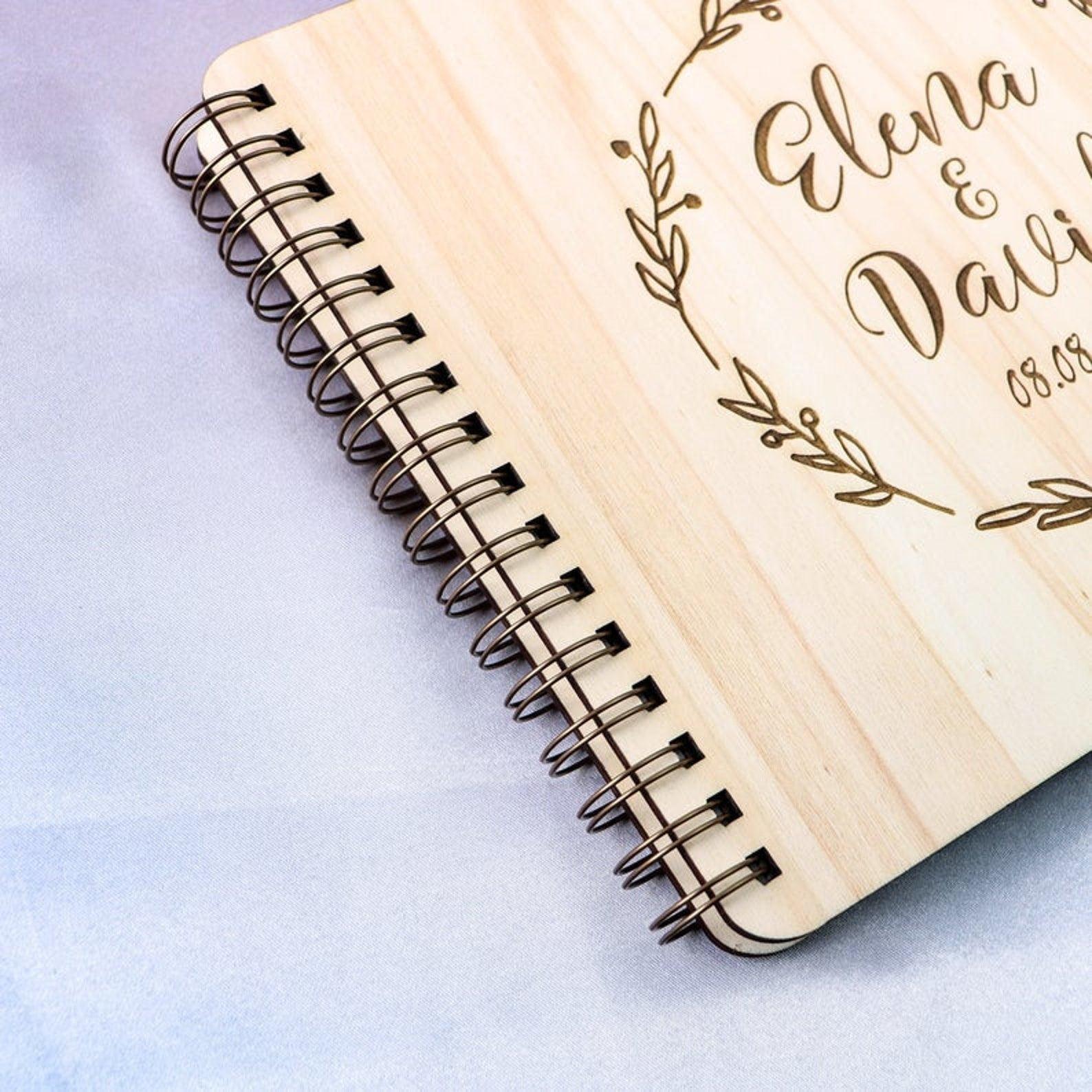 Livre d'or mariage en bois personnalisé - 11 - Monzaya
