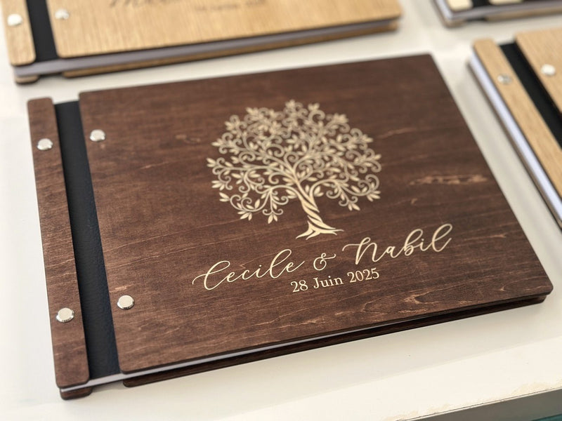 Livre d'or de mariage en bois teinte noyer, arbre de vie gravé avec les prénoms Cecile et Nabil