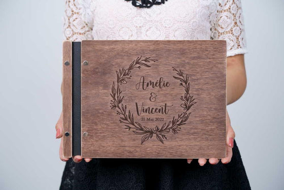 Livre d'or de mariage en bois gravé