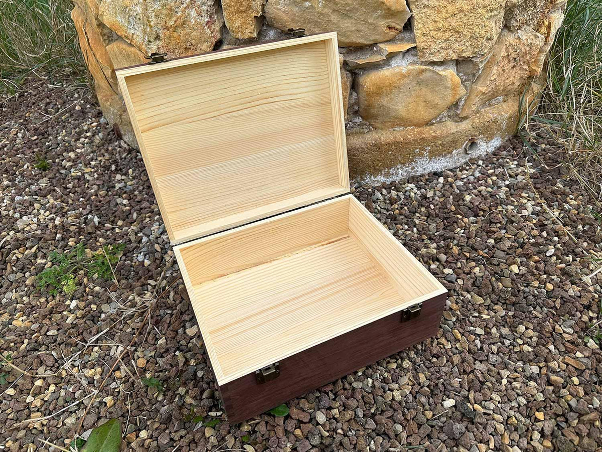 Très grande boîte à souvenirs en bois rustique