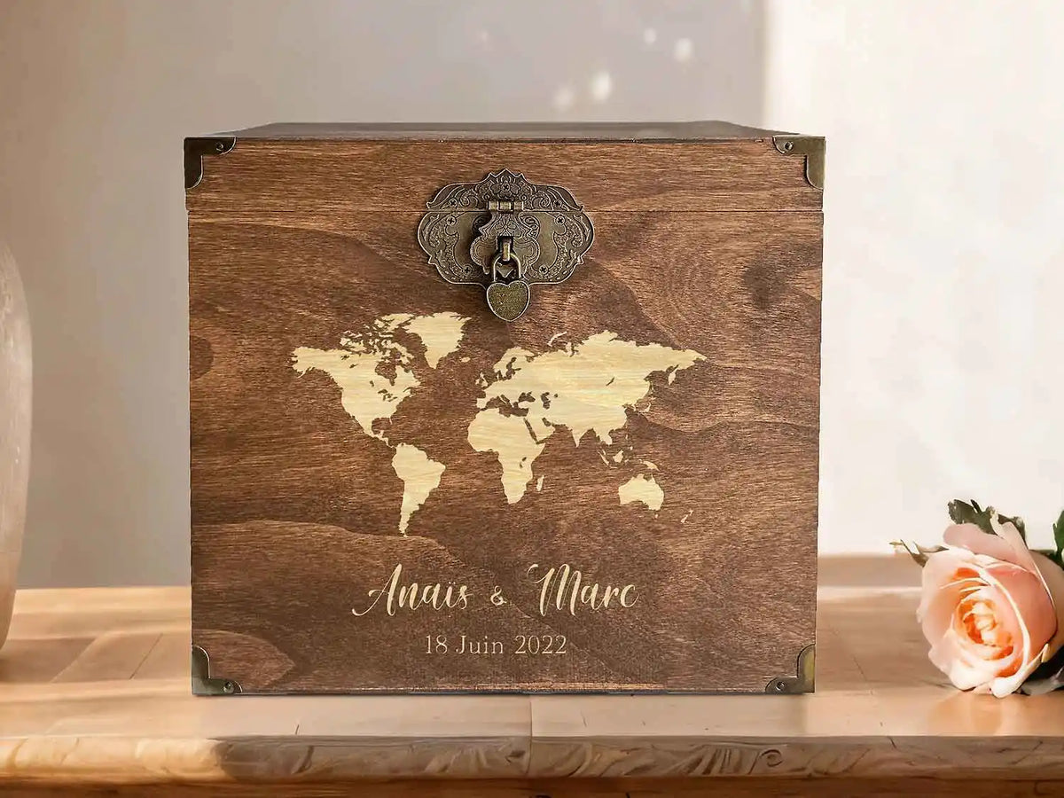 Urne mariage personnalisée teinte noyer – Carte du monde