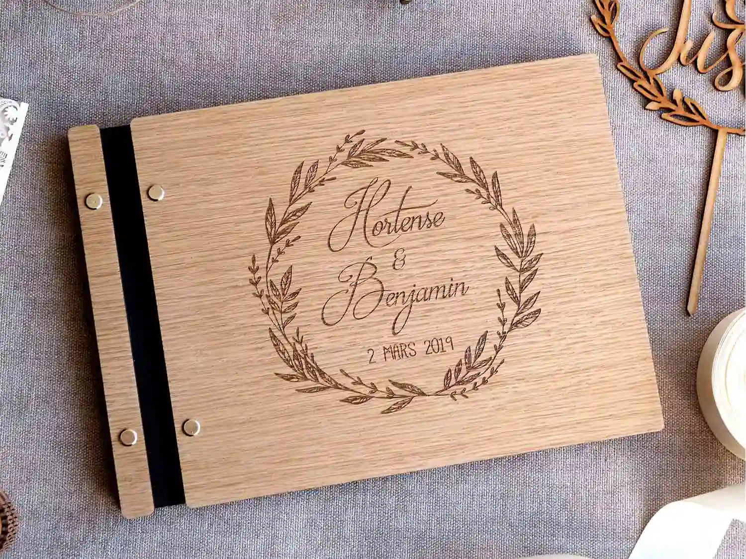 Livre d'or mariage en bois personnalisé - couronne de plantes