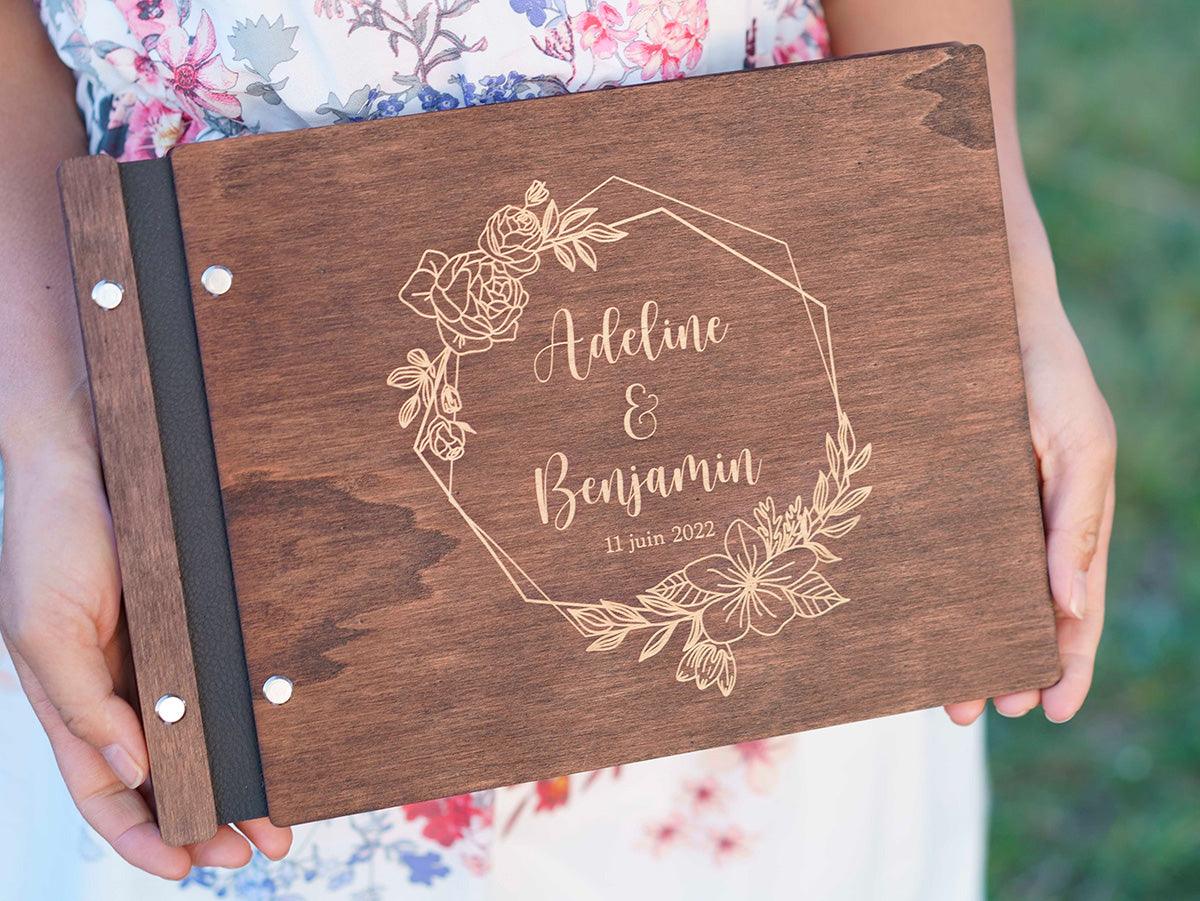 Livre d'or mariage en bois teinte noyer - hexagone en fleur