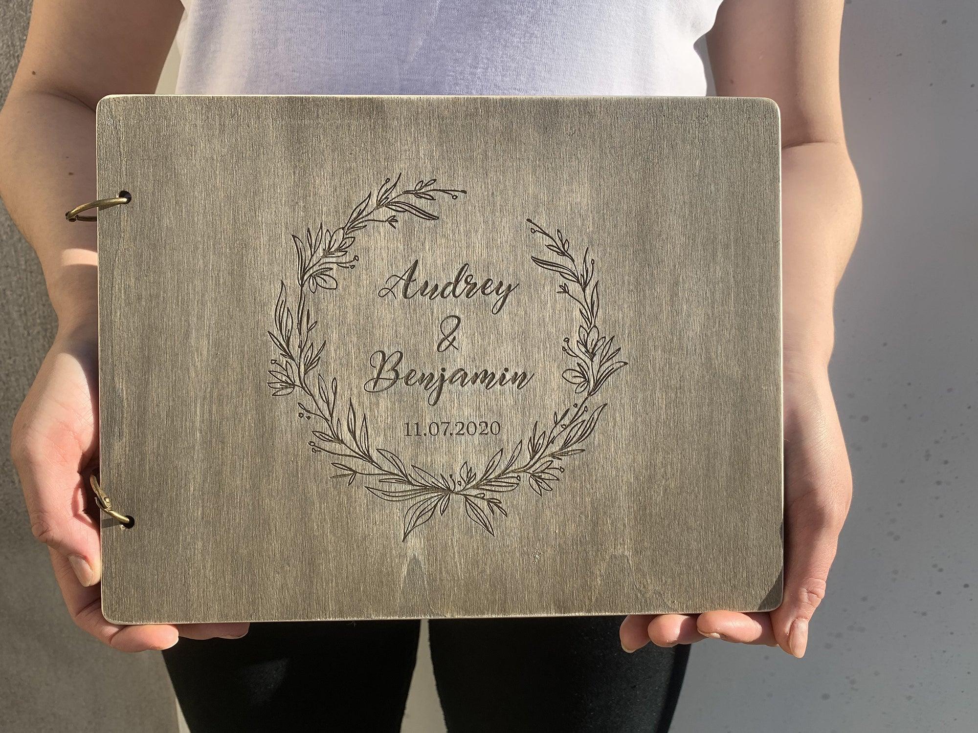 Livre d'or mariage en bois personnalisé - 09 - Monzaya