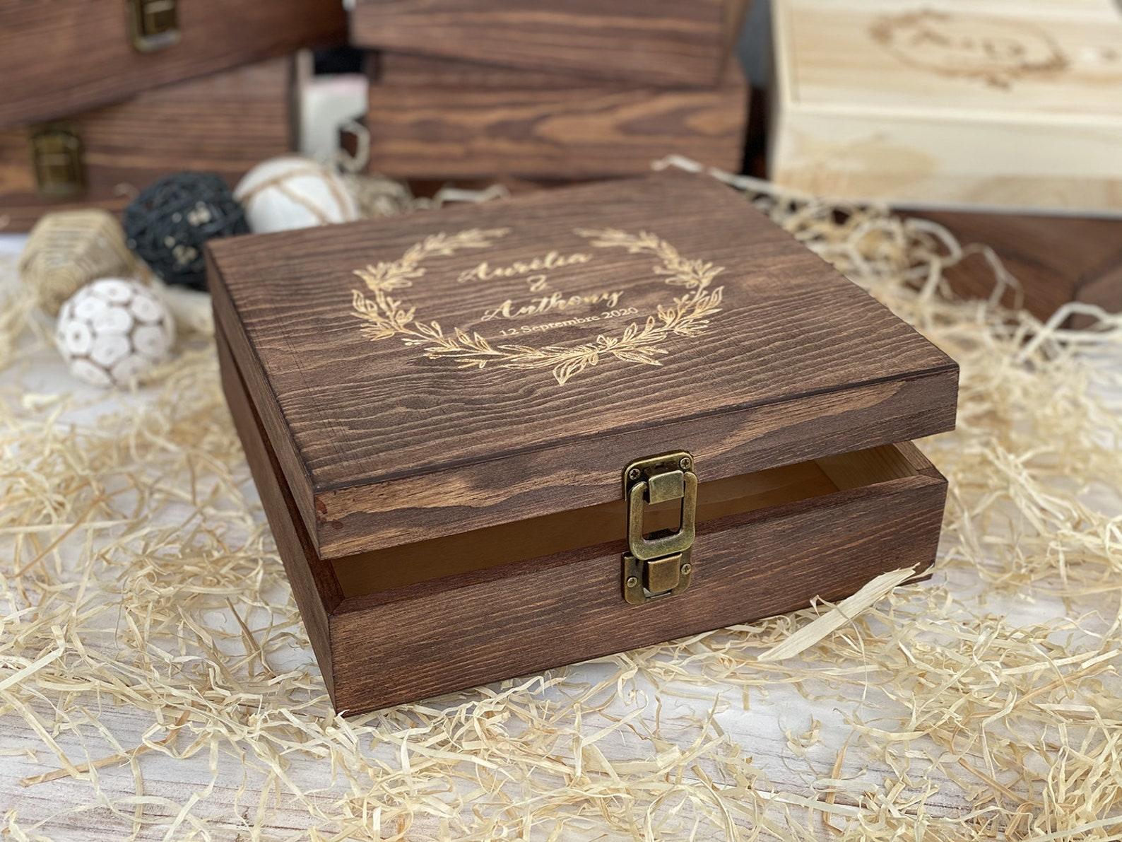 Boite de souvenir en bois rustique - style couronne de laurier