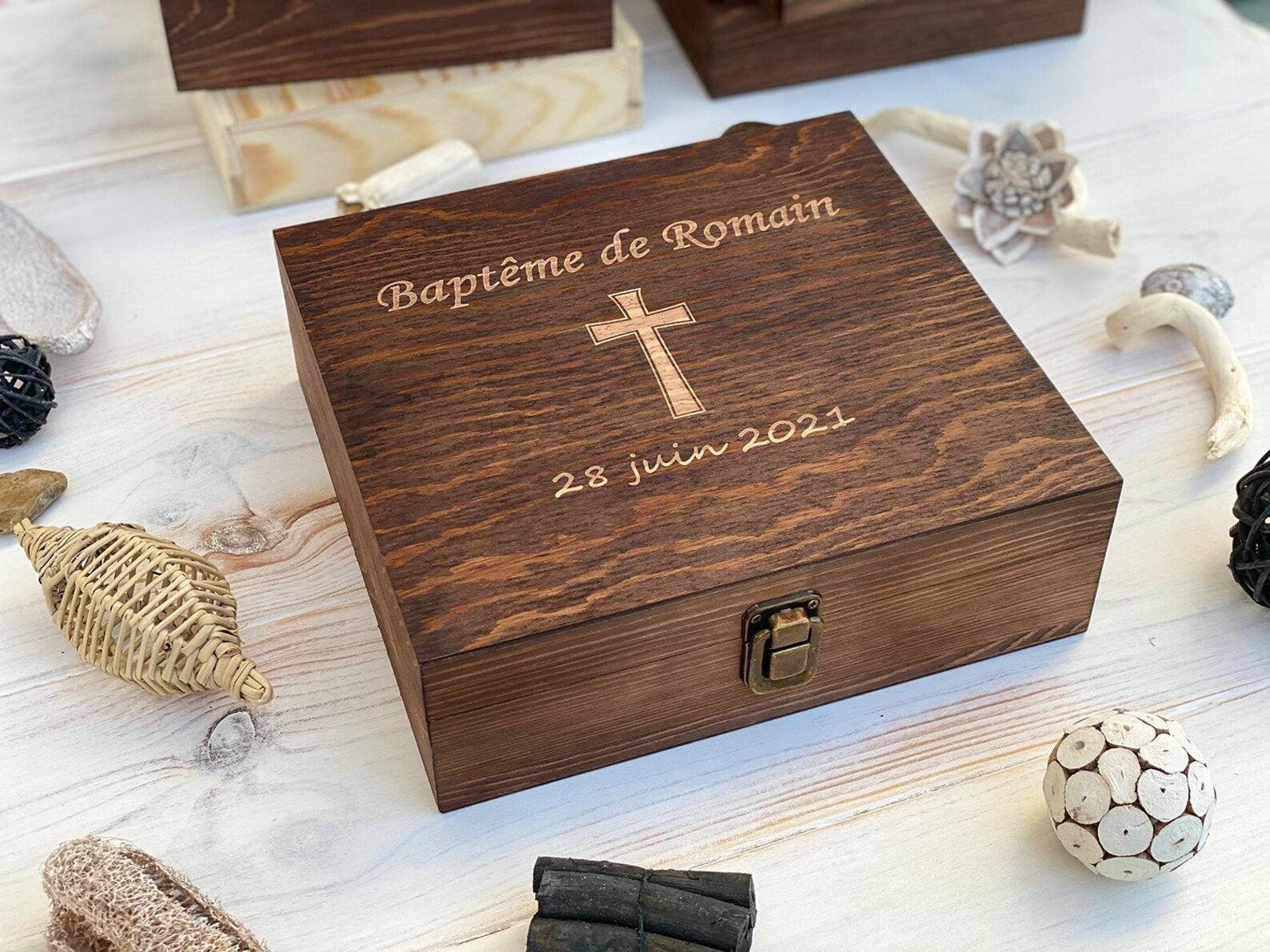 Boite de souvenir en bois rustique - style crucifix