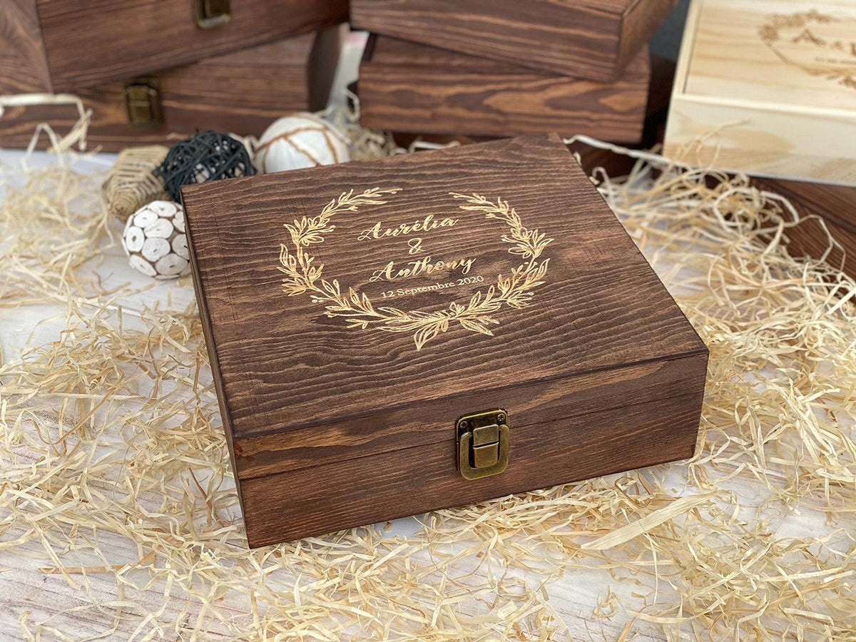 Boite de souvenir en bois rustique - style couronne de laurier