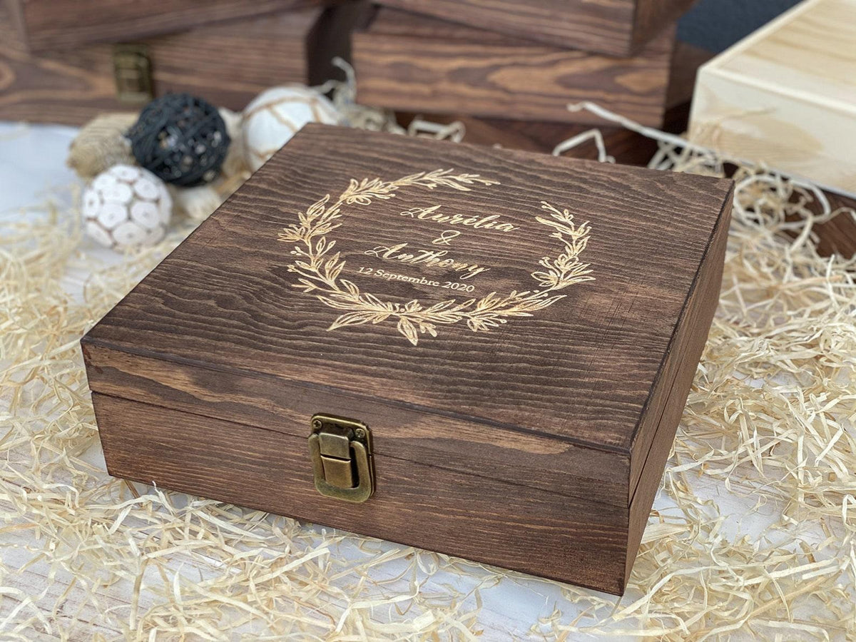 Boite de souvenir en bois rustique - style couronne de laurier