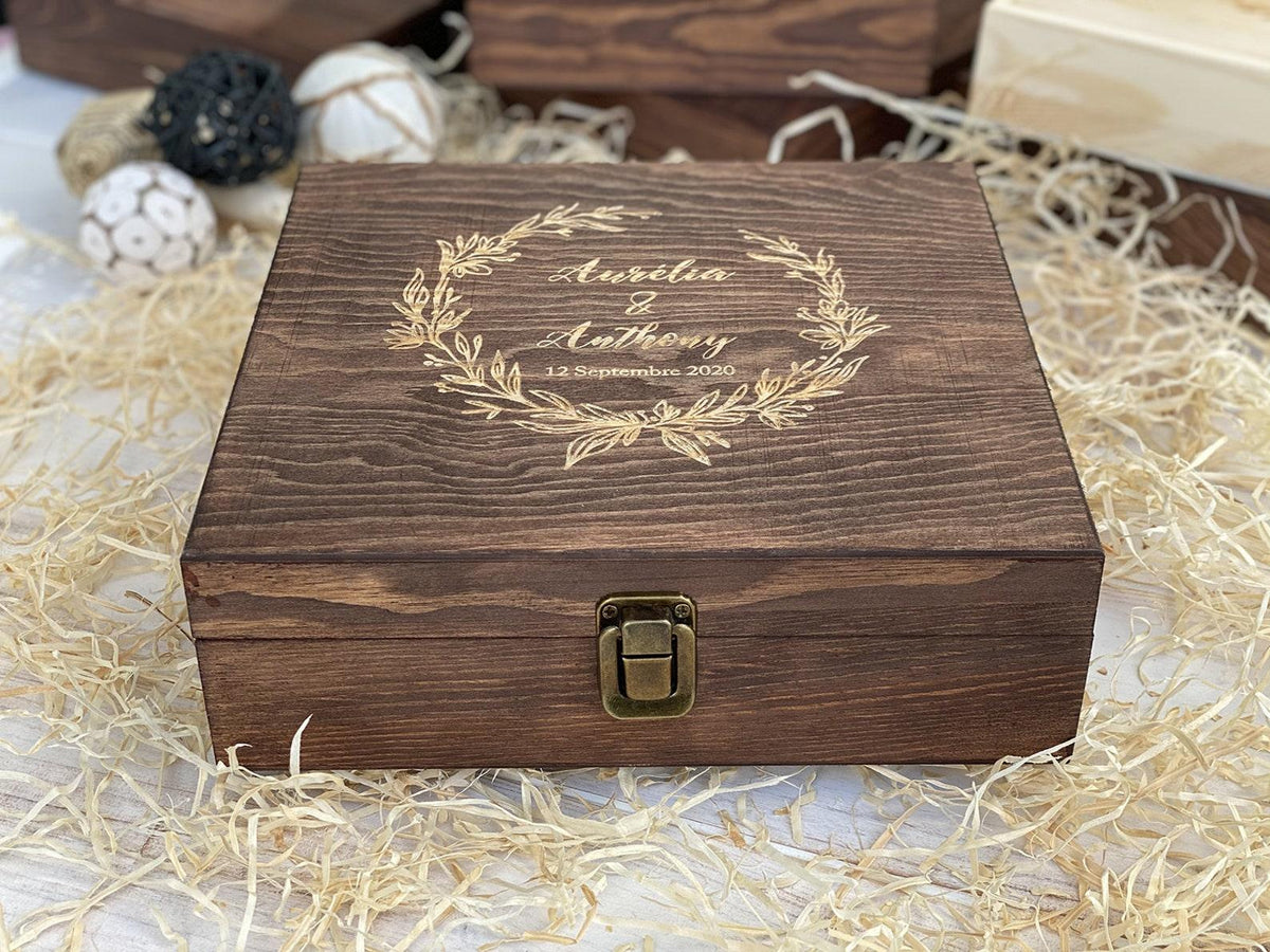 Boite de souvenir en bois rustique - style couronne de laurier