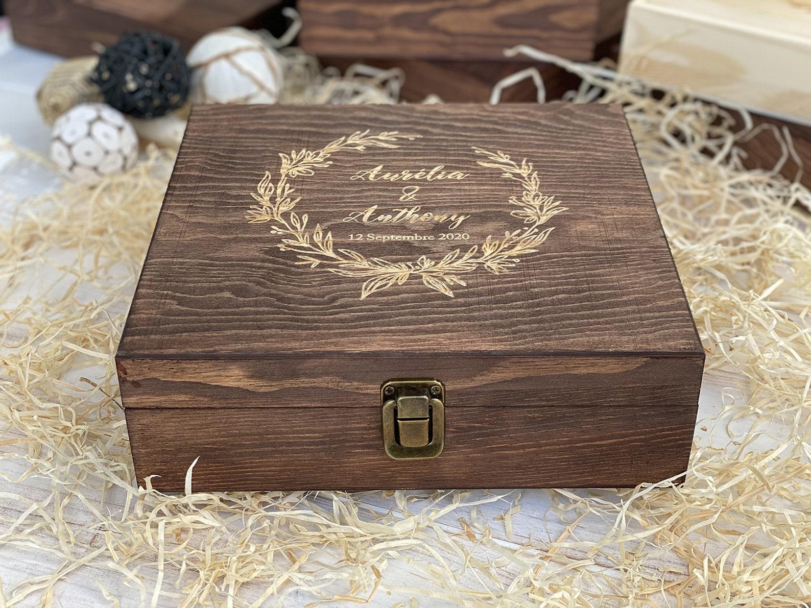 Boite de souvenir en bois rustique - style couronne de laurier